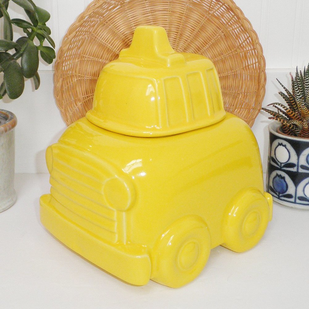 Cute Vintage 1985 McCoy Yellow SCHOOL BUS Cookie or Biscuit Jar Farmhouse Decor